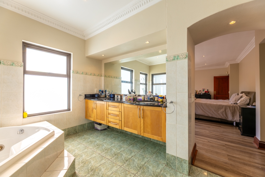 To Let 4 Bedroom Property for Rent in Dainfern Golf Estate Gauteng