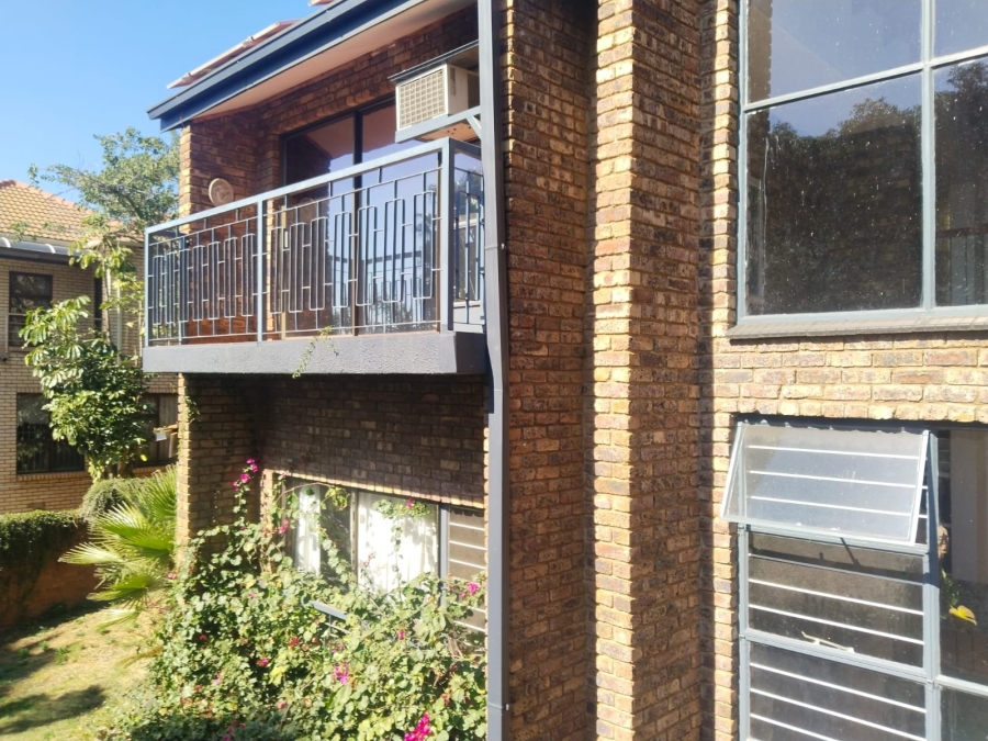 6 Bedroom Property for Sale in Florauna Gauteng