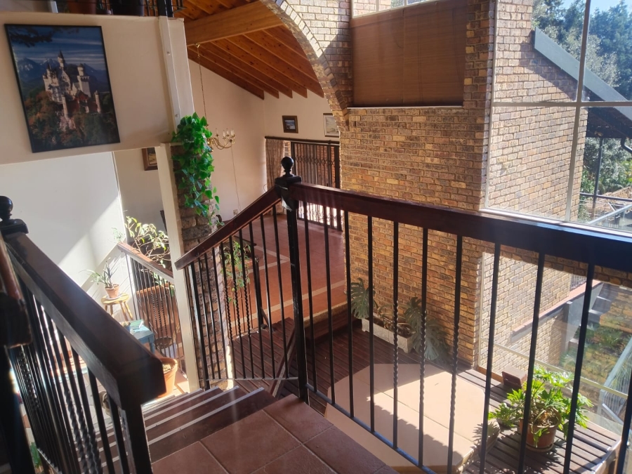 6 Bedroom Property for Sale in Florauna Gauteng