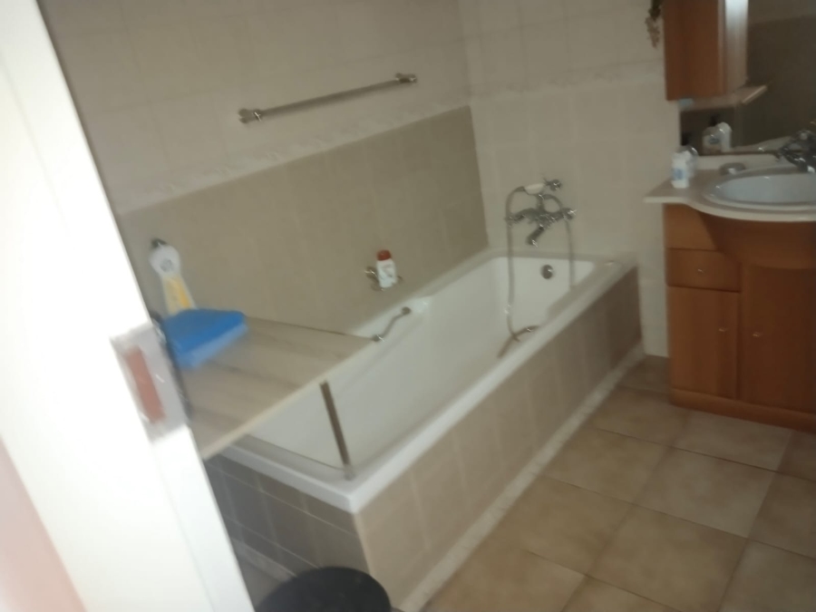 6 Bedroom Property for Sale in Florauna Gauteng