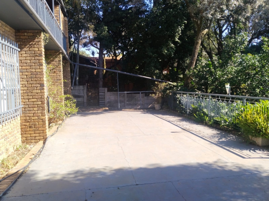 6 Bedroom Property for Sale in Florauna Gauteng