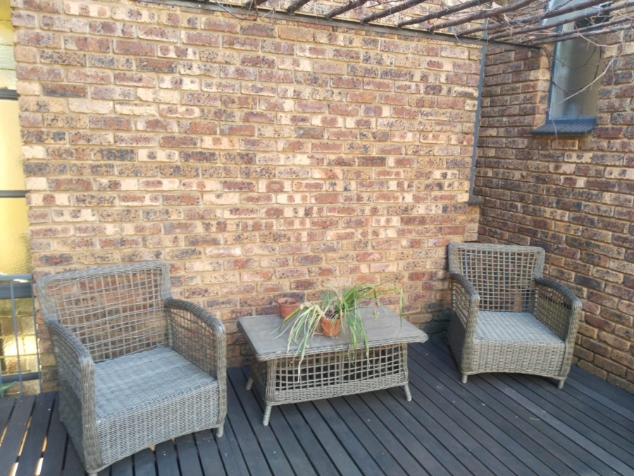 6 Bedroom Property for Sale in Florauna Gauteng