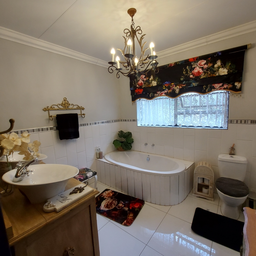 3 Bedroom Property for Sale in Waterkloof Ridge Gauteng
