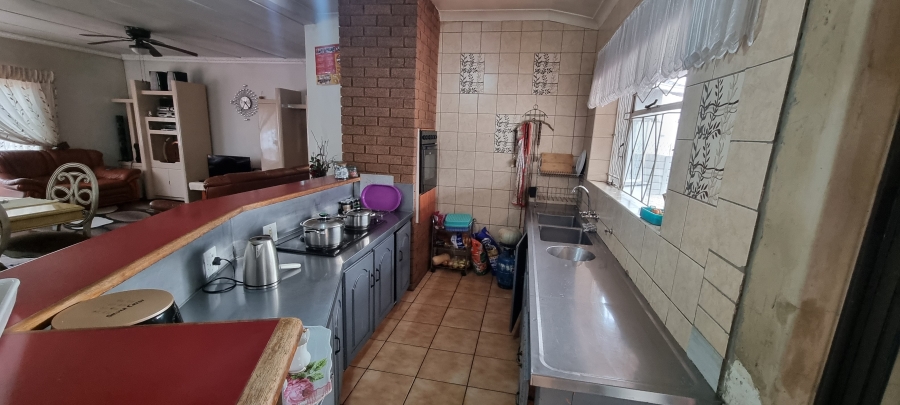 5 Bedroom Property for Sale in Elspark Gauteng