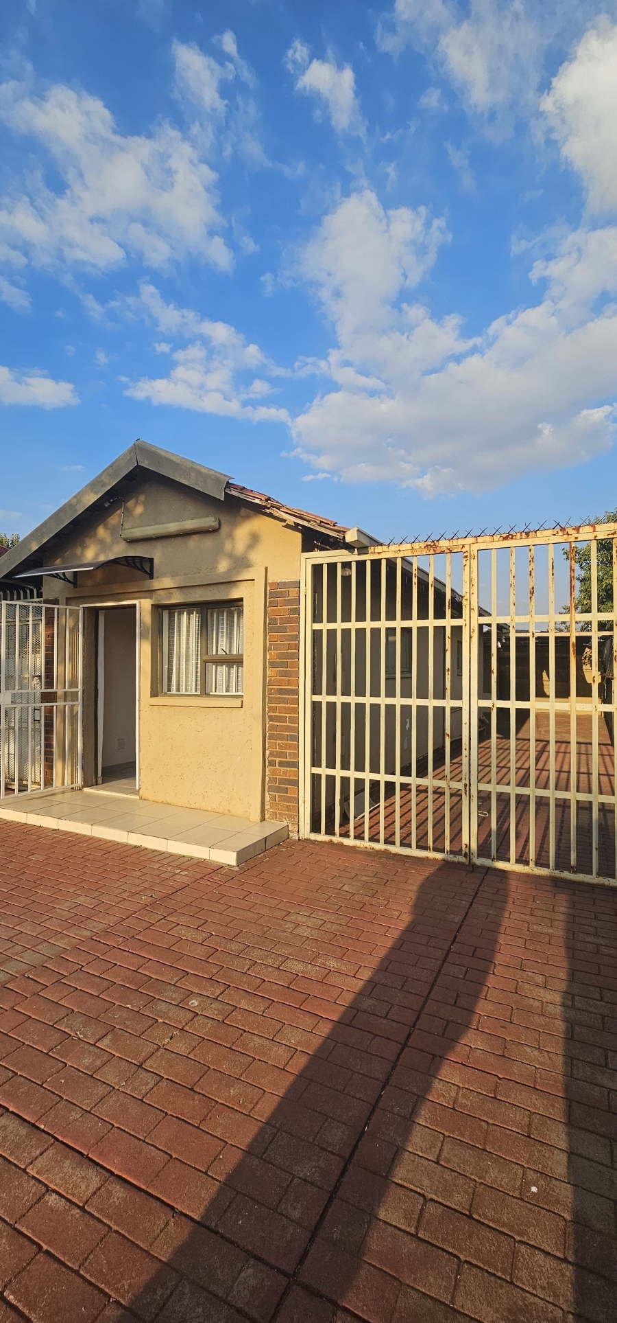 To Let 1 Bedroom Property for Rent in Erasmia Gauteng