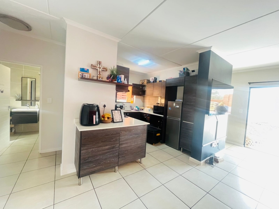 To Let 3 Bedroom Property for Rent in Olivedale Gauteng