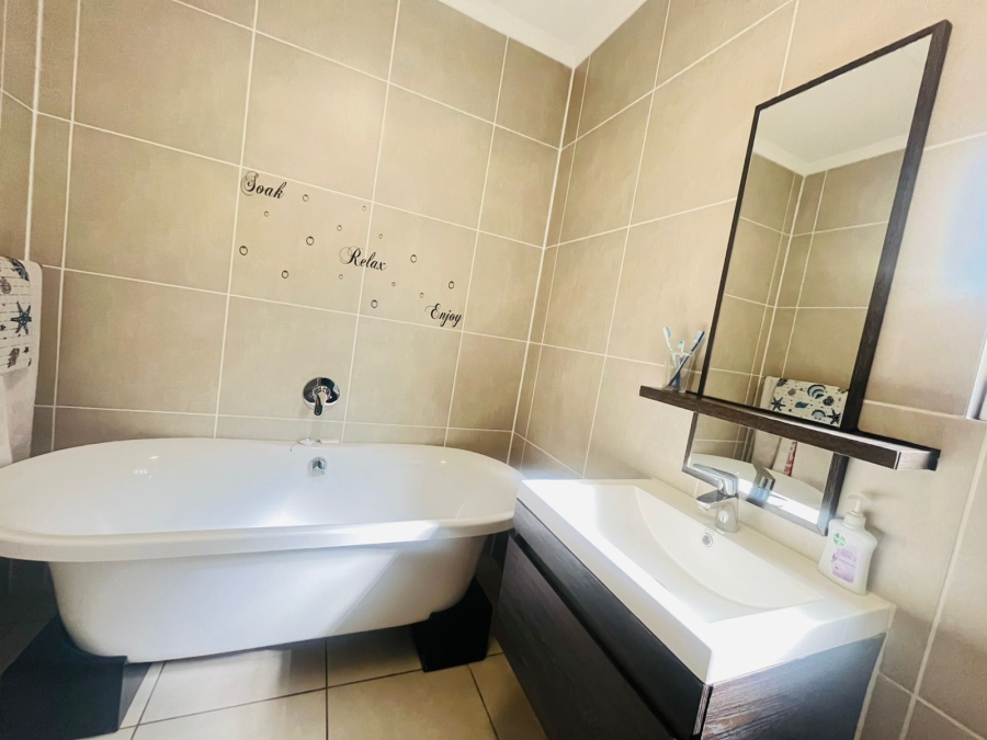 To Let 3 Bedroom Property for Rent in Olivedale Gauteng