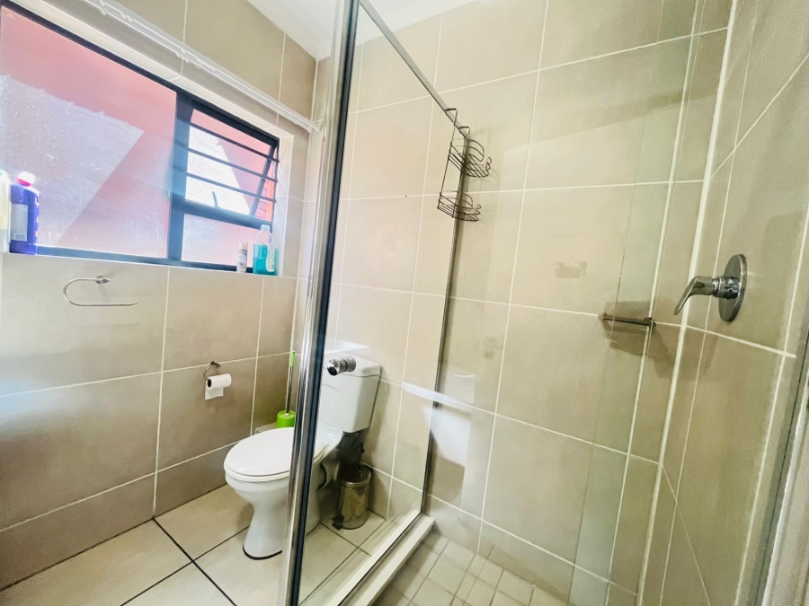 To Let 3 Bedroom Property for Rent in Olivedale Gauteng