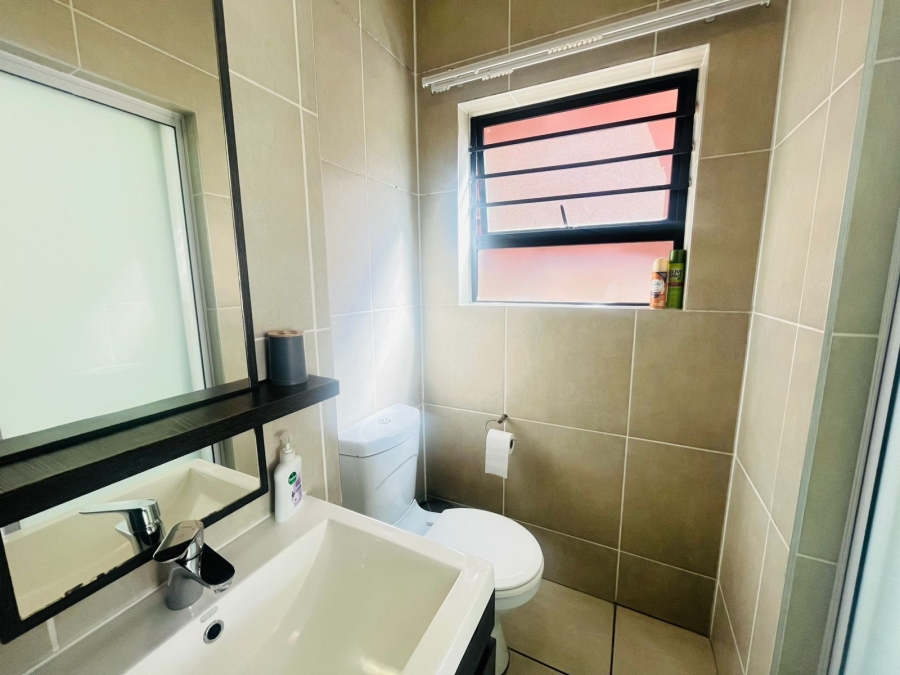 To Let 3 Bedroom Property for Rent in Olivedale Gauteng