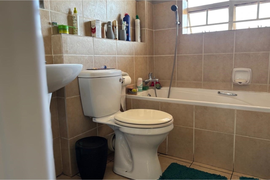 To Let 1 Bedroom Property for Rent in Karenpark Gauteng