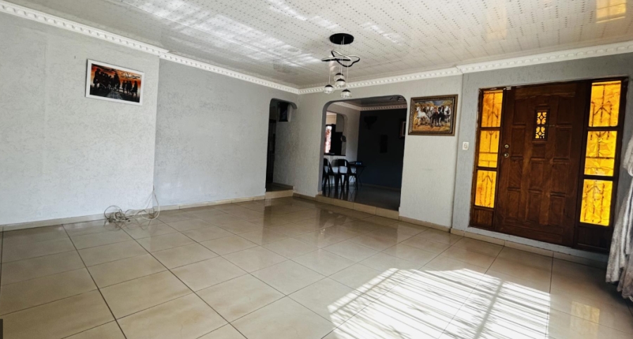 6 Bedroom Property for Sale in The Orchards Gauteng