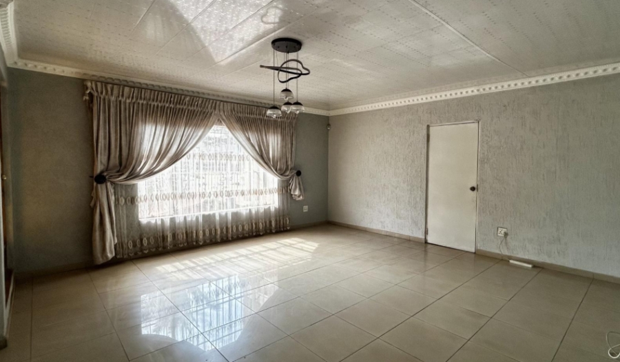 6 Bedroom Property for Sale in The Orchards Gauteng
