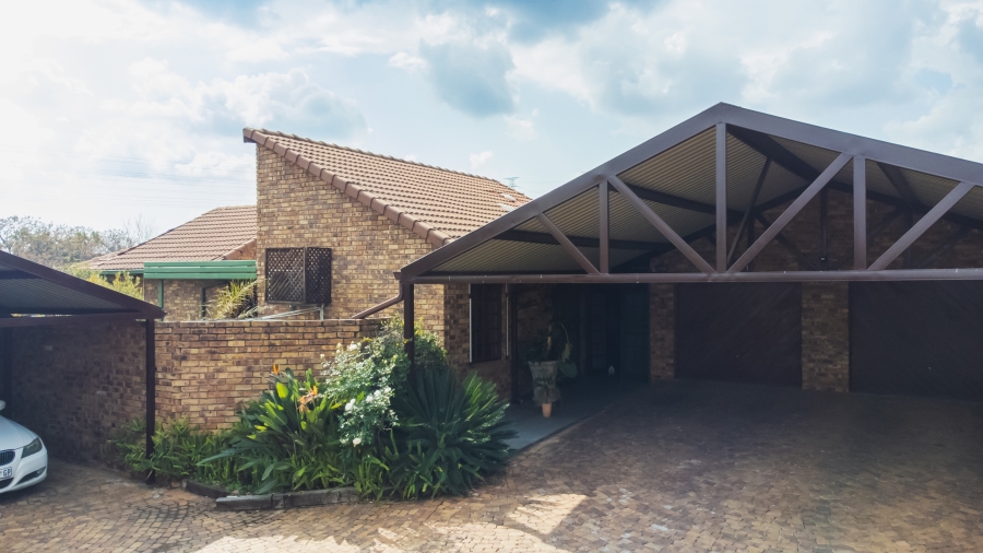 3 Bedroom Property for Sale in Clubview Gauteng
