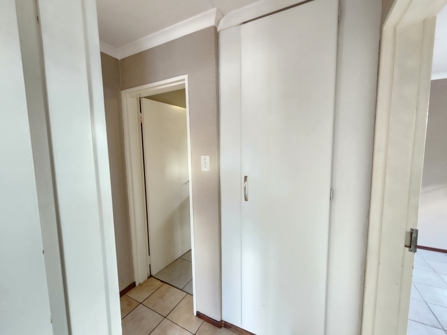 To Let 2 Bedroom Property for Rent in Groenkloof Gauteng