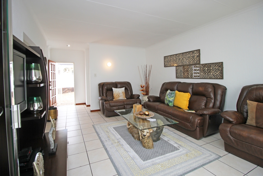 2 Bedroom Property for Sale in Corlett Gardens Gauteng