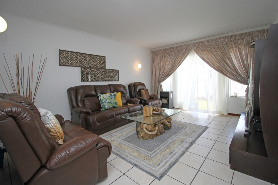 2 Bedroom Property for Sale in Corlett Gardens Gauteng