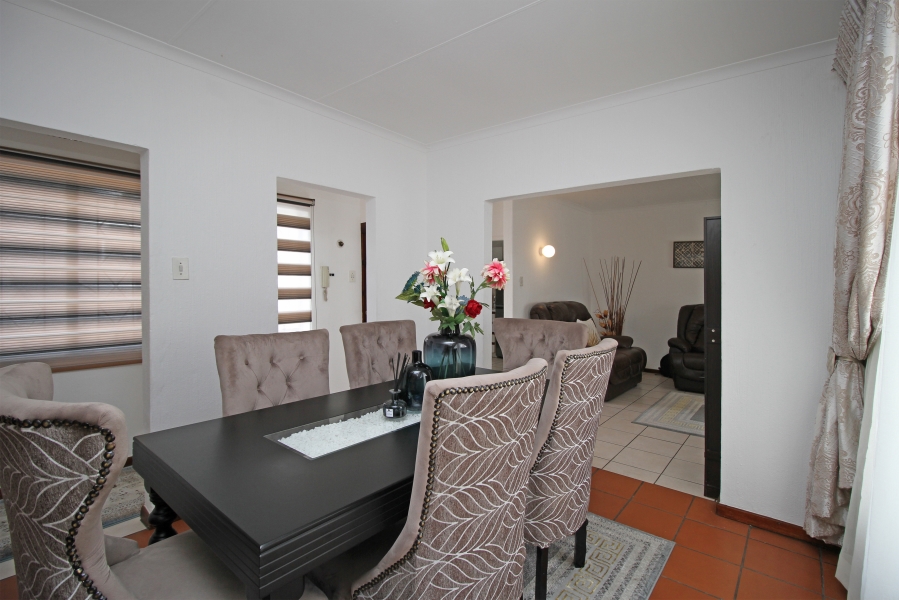 2 Bedroom Property for Sale in Corlett Gardens Gauteng
