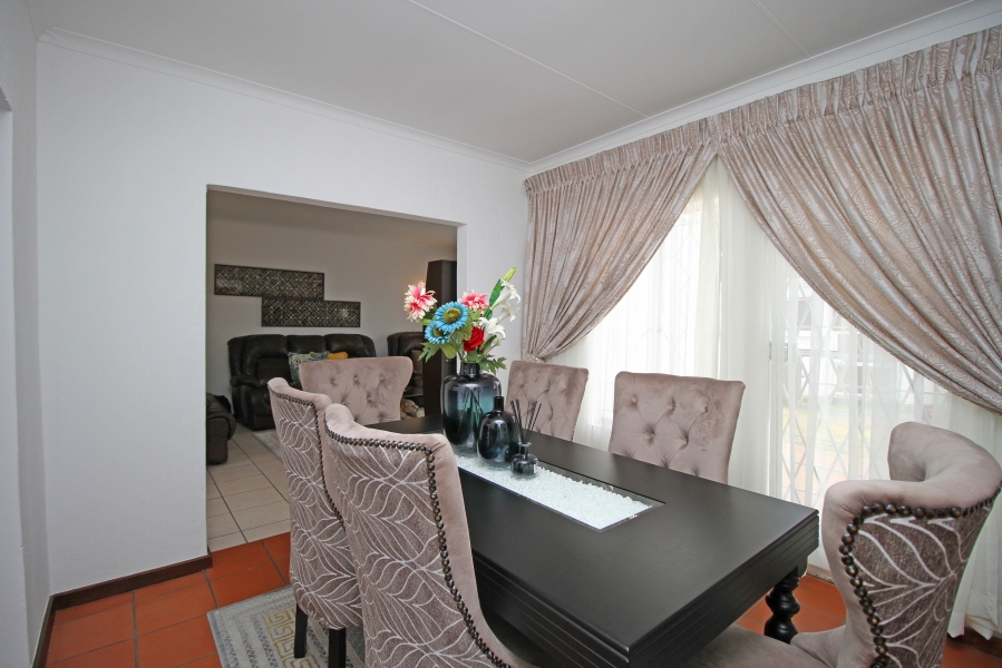 2 Bedroom Property for Sale in Corlett Gardens Gauteng