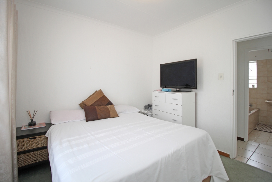 2 Bedroom Property for Sale in Corlett Gardens Gauteng