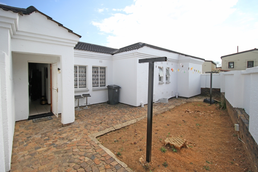2 Bedroom Property for Sale in Corlett Gardens Gauteng