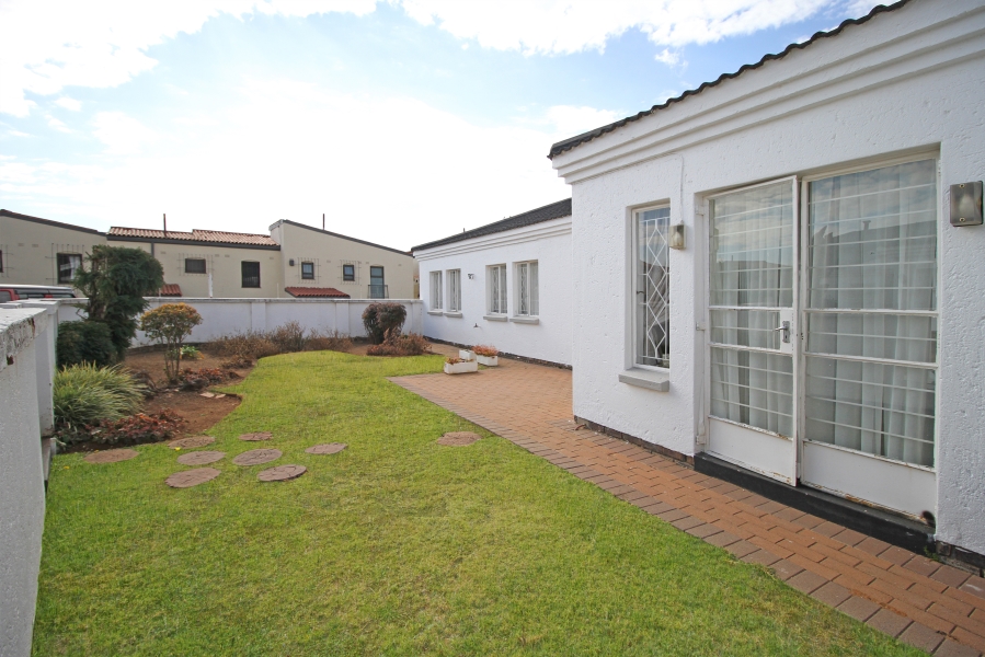 2 Bedroom Property for Sale in Corlett Gardens Gauteng