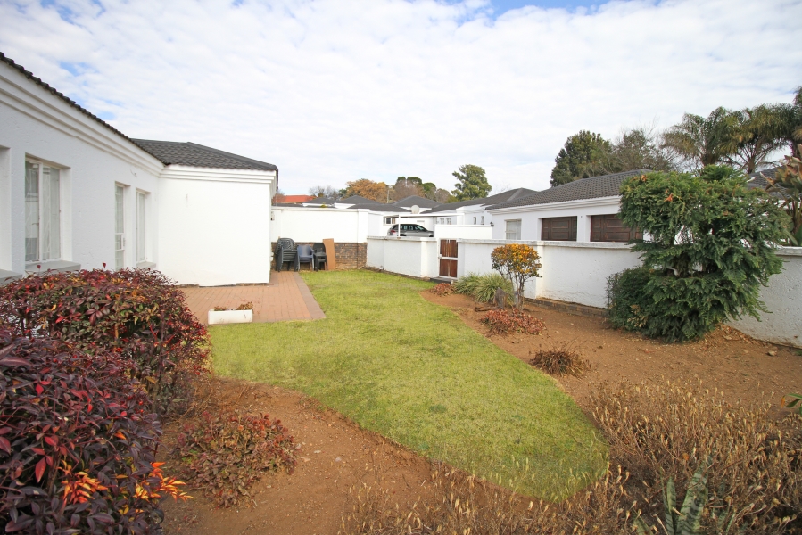 2 Bedroom Property for Sale in Corlett Gardens Gauteng