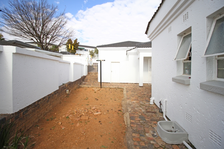 2 Bedroom Property for Sale in Corlett Gardens Gauteng