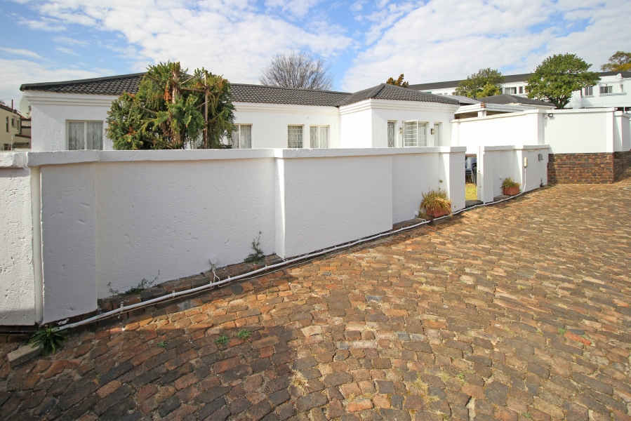 2 Bedroom Property for Sale in Corlett Gardens Gauteng