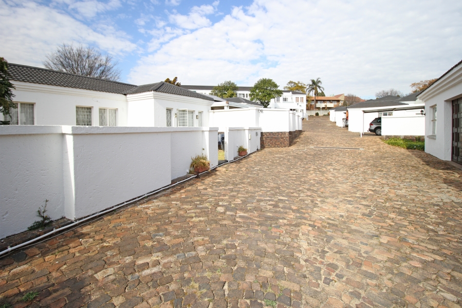 2 Bedroom Property for Sale in Corlett Gardens Gauteng
