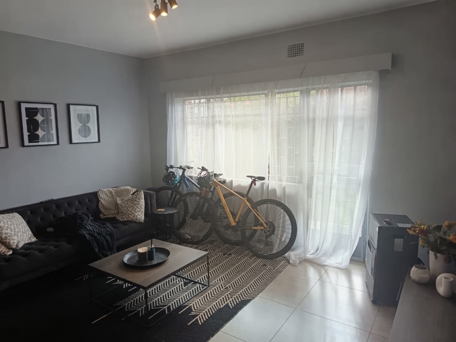 To Let 2 Bedroom Property for Rent in Linden Gauteng