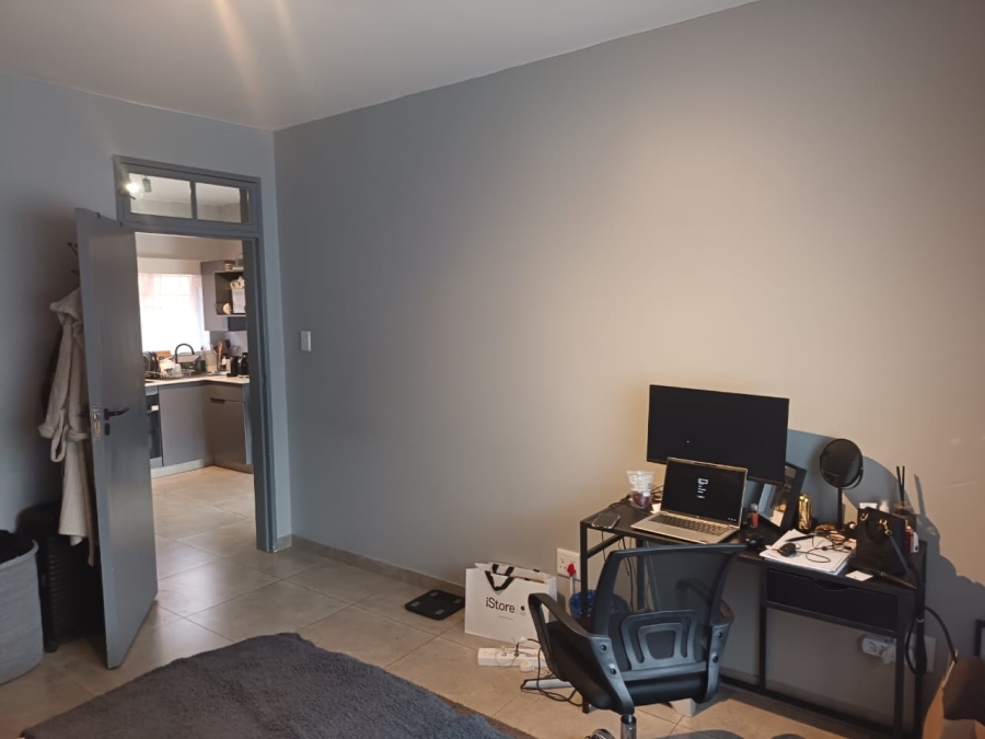 To Let 2 Bedroom Property for Rent in Linden Gauteng