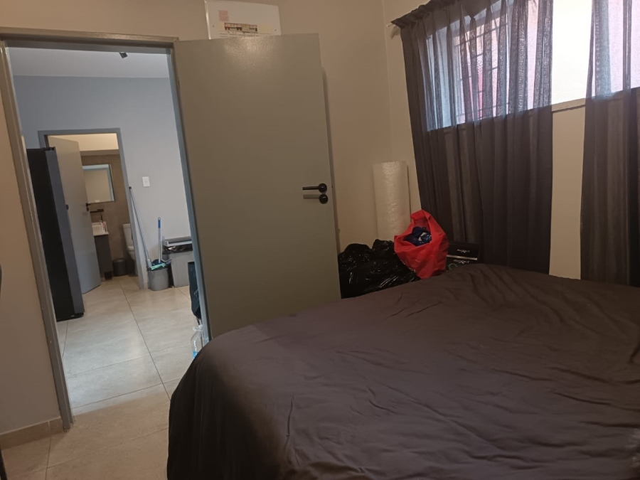 To Let 2 Bedroom Property for Rent in Linden Gauteng