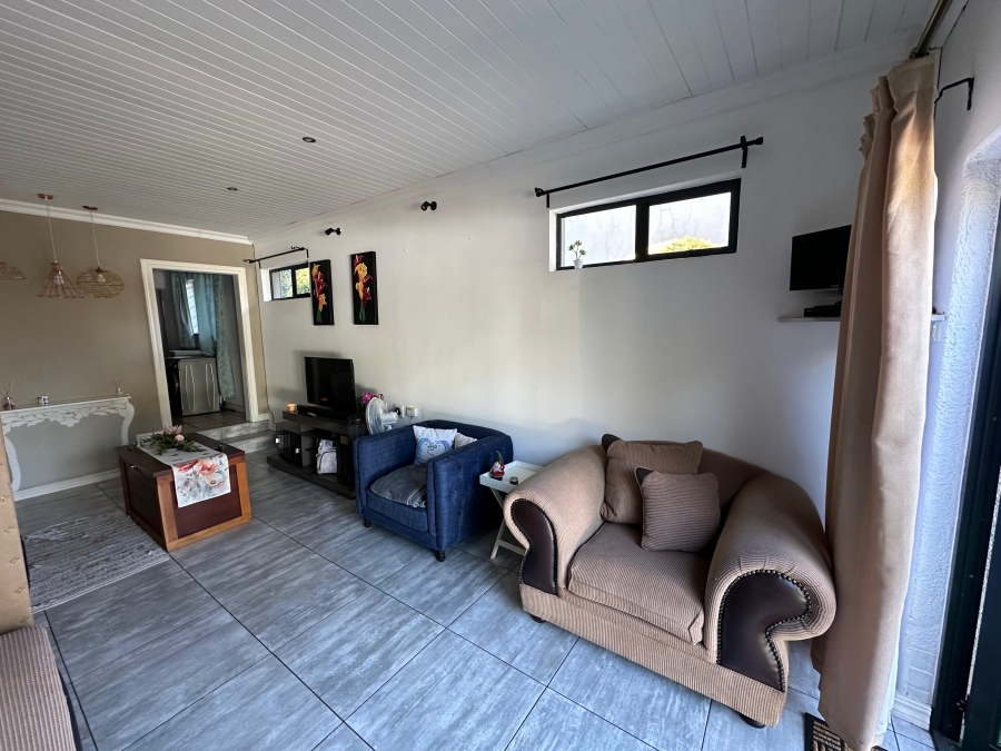 To Let 1 Bedroom Property for Rent in Waverley Gauteng