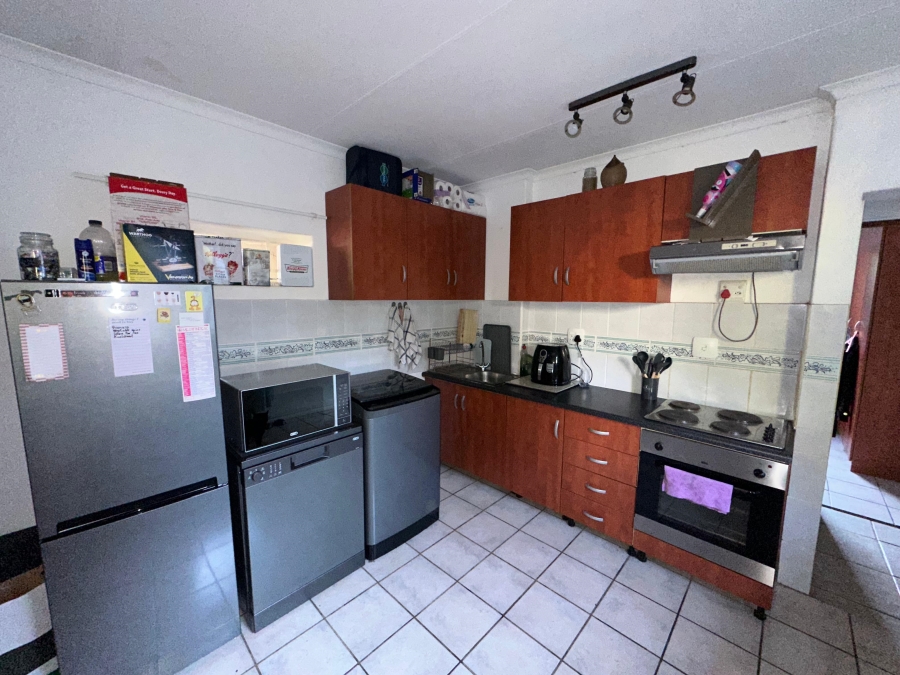 To Let 1 Bedroom Property for Rent in Waverley Gauteng