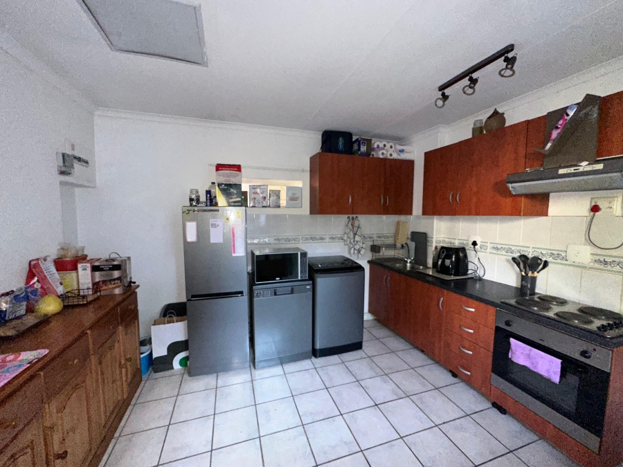 To Let 1 Bedroom Property for Rent in Waverley Gauteng