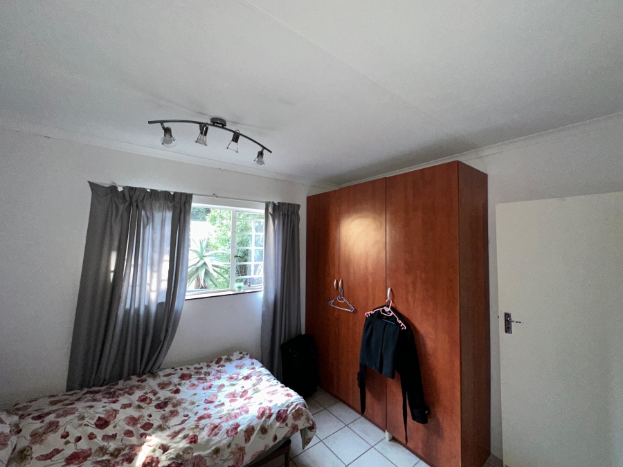 To Let 1 Bedroom Property for Rent in Waverley Gauteng