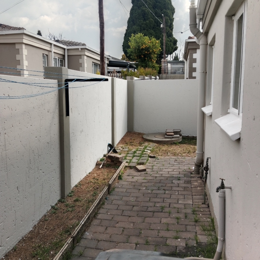 To Let 1 Bedroom Property for Rent in Noordwyk Gauteng