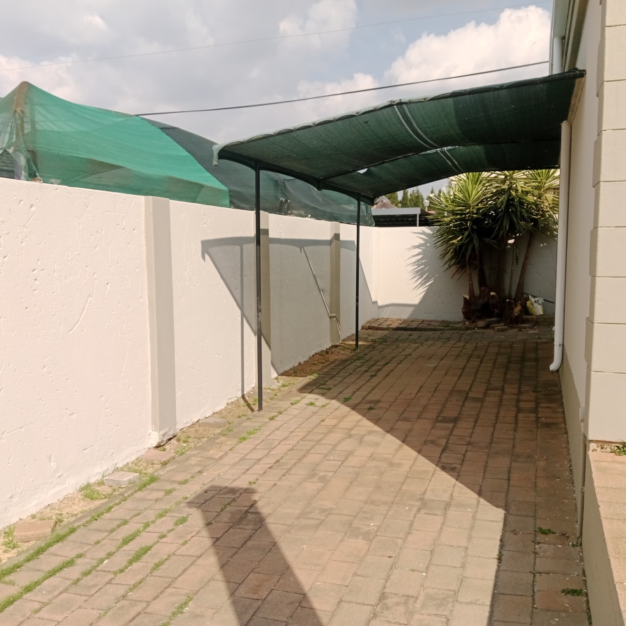 To Let 1 Bedroom Property for Rent in Noordwyk Gauteng
