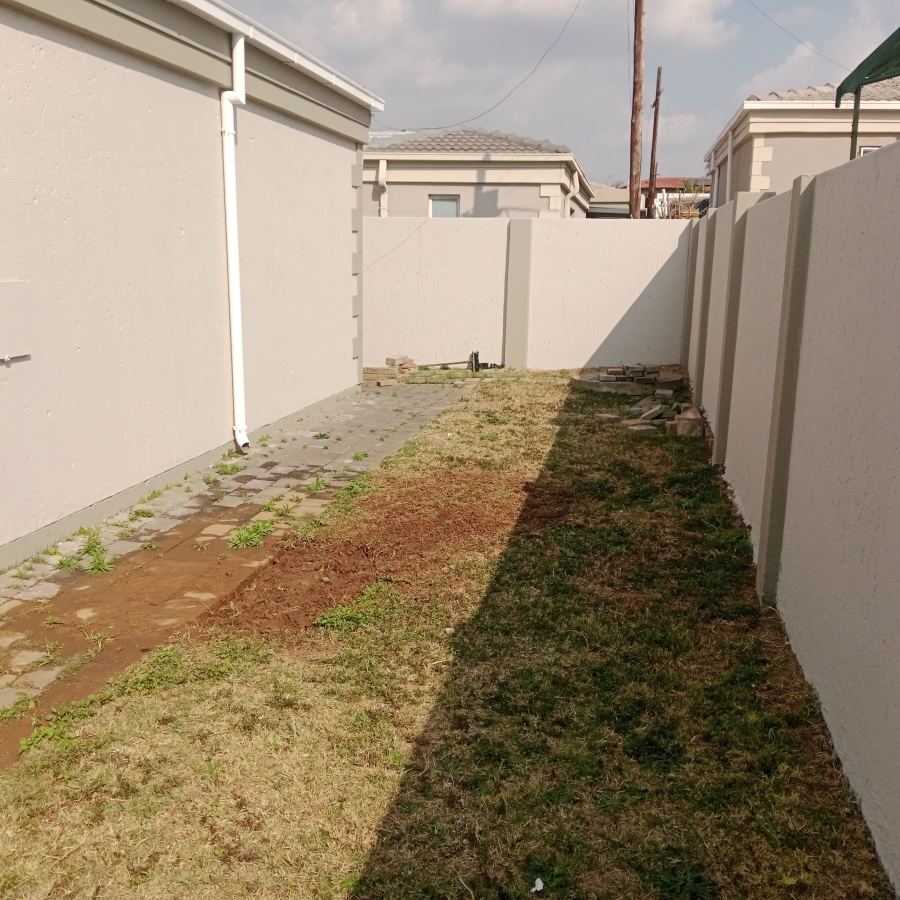 To Let 1 Bedroom Property for Rent in Noordwyk Gauteng