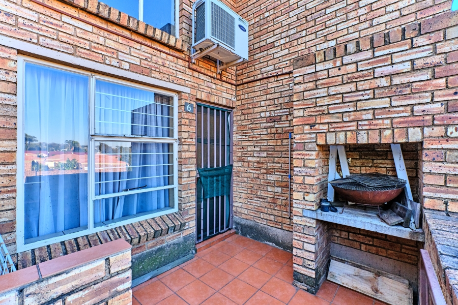 2 Bedroom Property for Sale in Allens Nek Gauteng