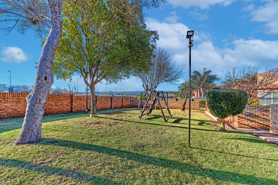2 Bedroom Property for Sale in Allens Nek Gauteng