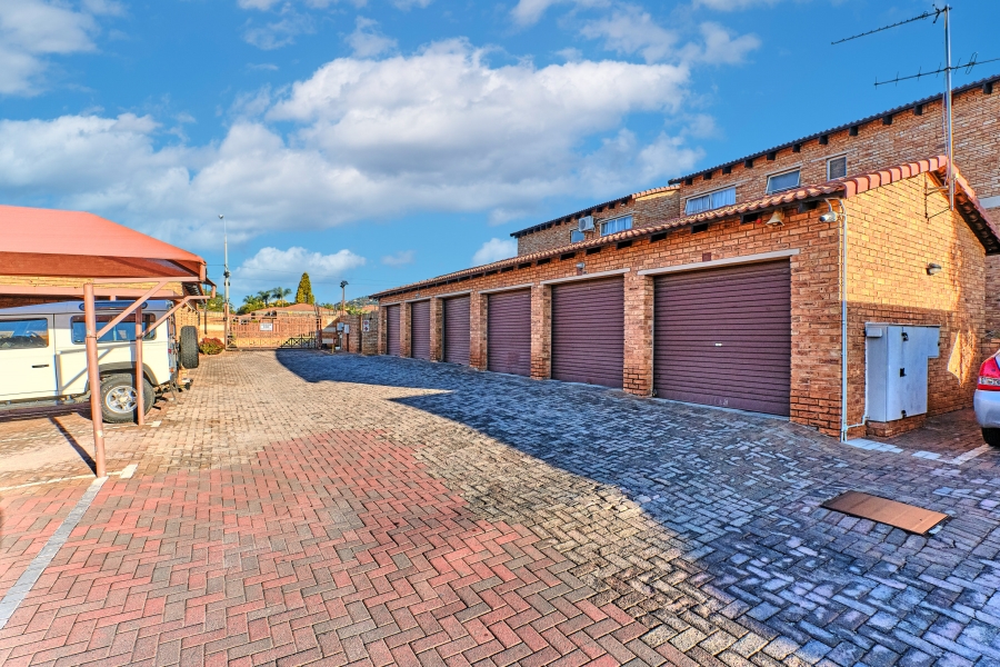 2 Bedroom Property for Sale in Allens Nek Gauteng