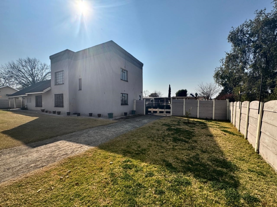 4 Bedroom Property for Sale in General Albertspark Gauteng