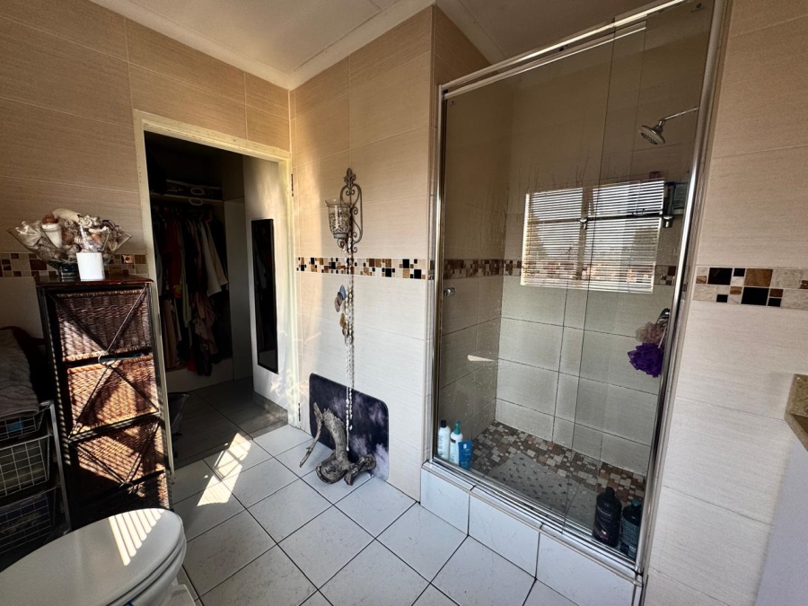 4 Bedroom Property for Sale in General Albertspark Gauteng