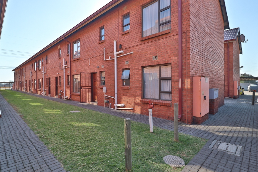 2 Bedroom Property for Sale in Brackenhurst Gauteng
