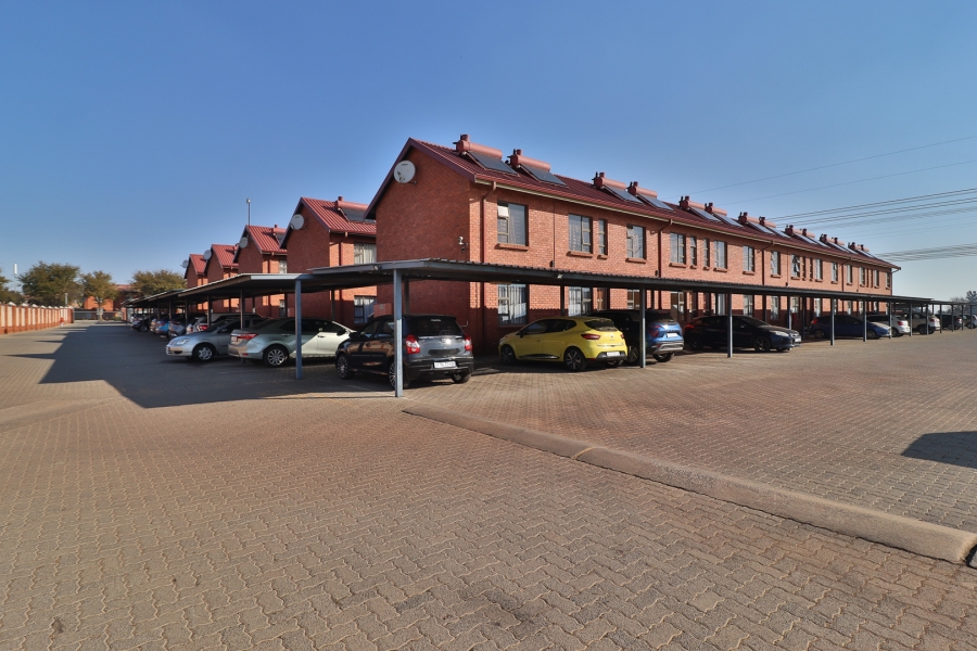 2 Bedroom Property for Sale in Brackenhurst Gauteng