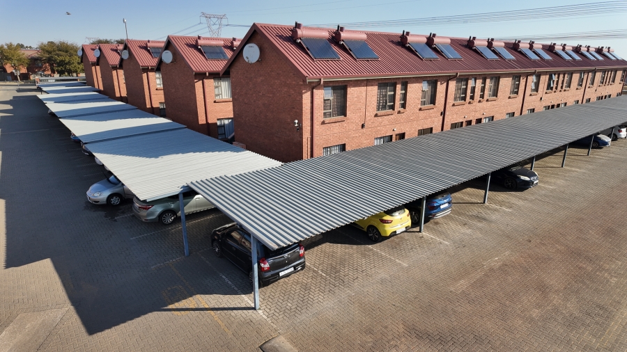 2 Bedroom Property for Sale in Brackenhurst Gauteng
