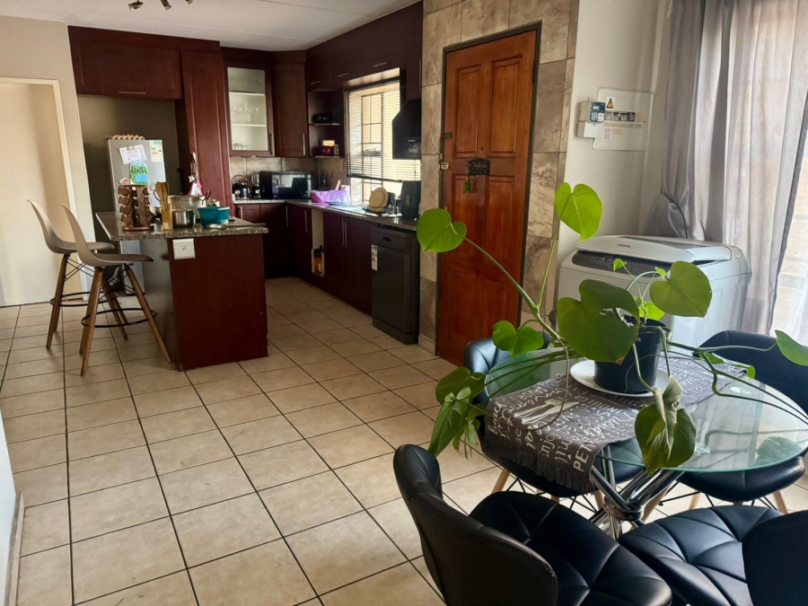 To Let 3 Bedroom Property for Rent in Midridge Park Gauteng