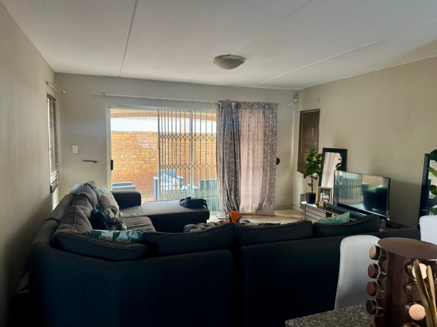 To Let 3 Bedroom Property for Rent in Midridge Park Gauteng