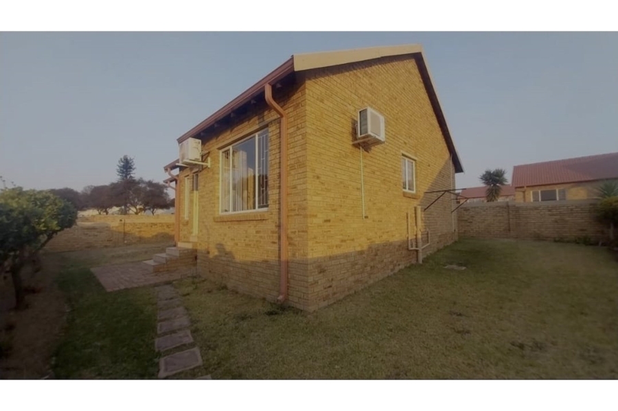 To Let 2 Bedroom Property for Rent in Kosmosdal Gauteng